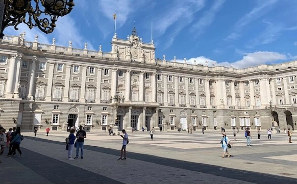 Palacio Real de Madrid: Historia, horarios, precios y mas información