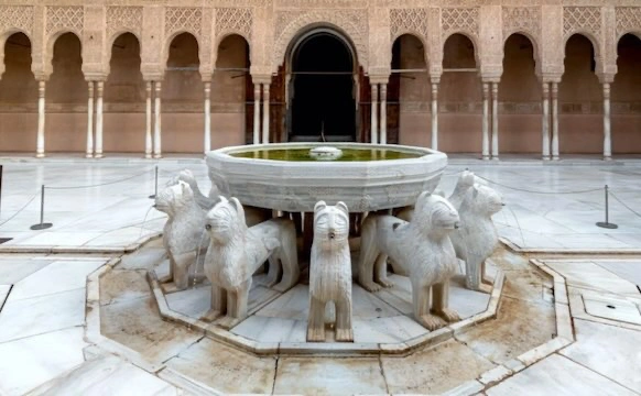 Visita la Alhambra de Granada, España, con o sin tour o guía.