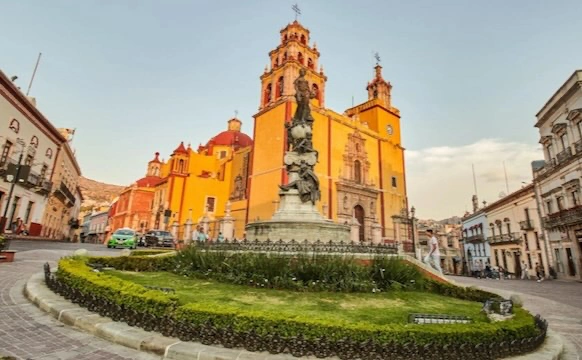Cultura en Guanajuato: Idioma, moneda y religion